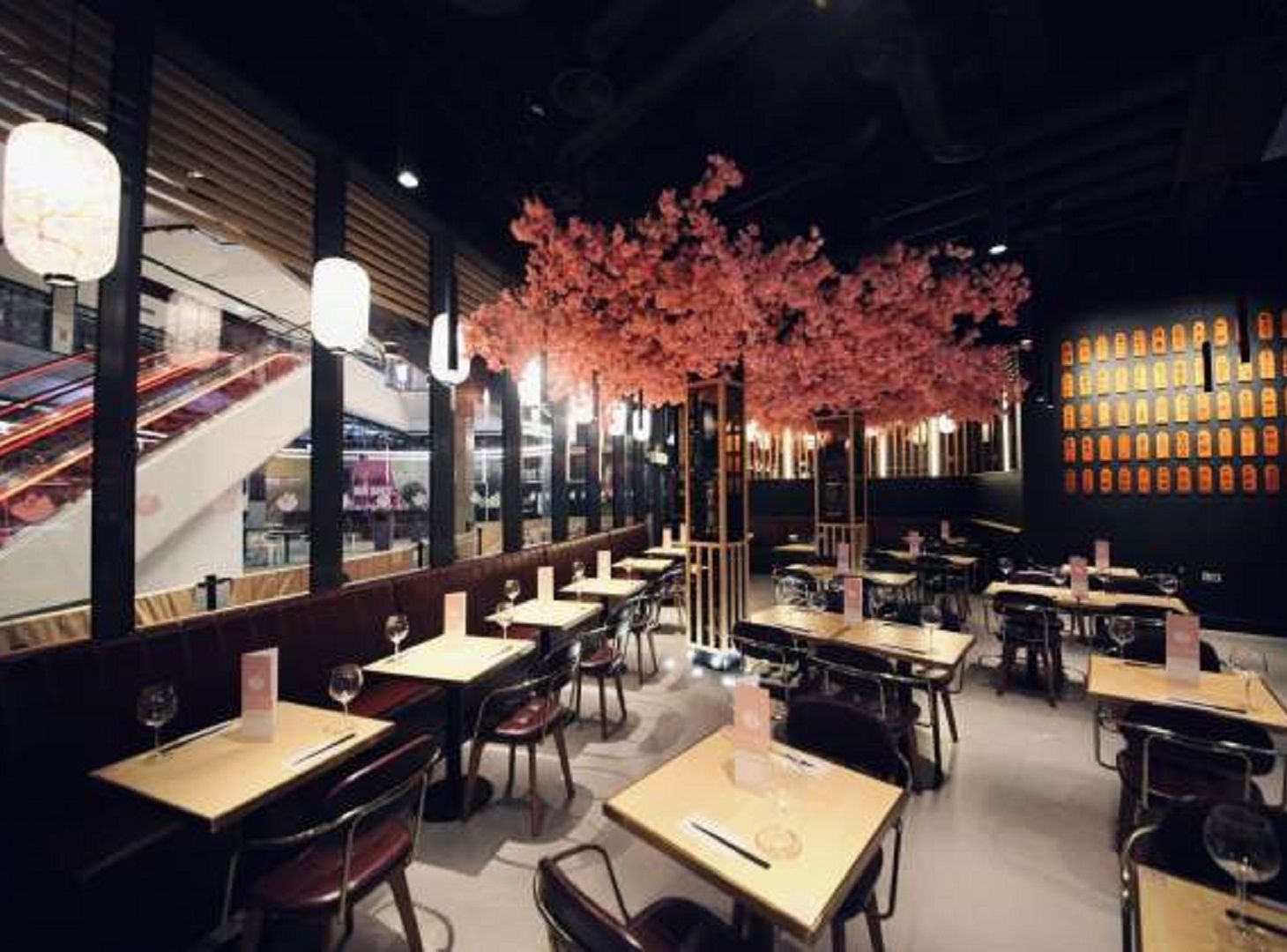 Image of inside Maki & Ramen Restaurant